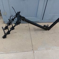 THULE.    2" Hitch Rack.   For  4 Bikes 