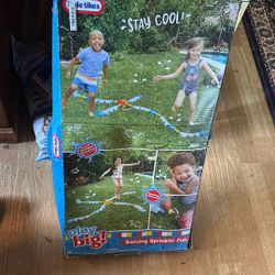 Sprinkler Little Tykes. New.  15$ Holly Area