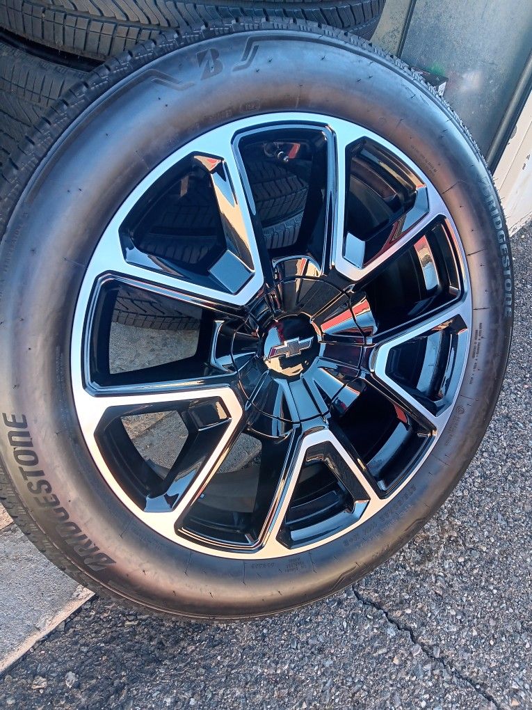 2026 NEW OEM ORIGINAL TAKEOFFS CHEVY TAHOE RST 22 INCH HAVE TPMS SENSORS TIRES BRIDGESTONE 99.99 % $ 2100