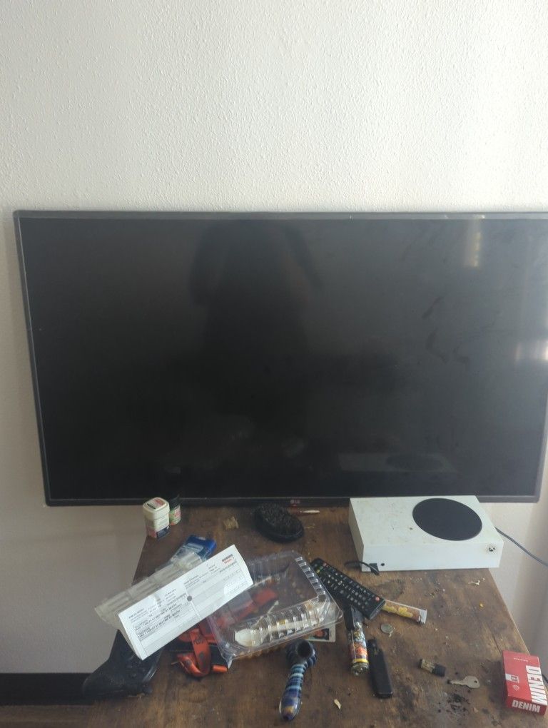 TV With Remote For 85
