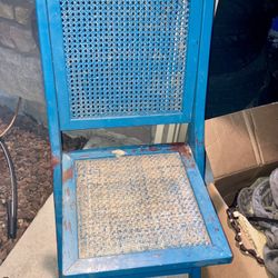 WOODEN FOLDING CHAIR