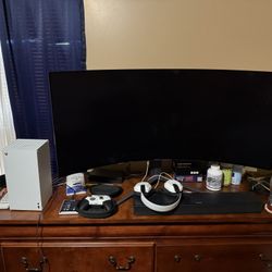 Ultragear Curve Monitor, Turtle Beach Headset, Xbox Series X, 1TB External Storage, Xbox Elite Controller, Bose Soundbar