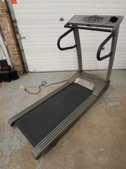 Used Vision Fitness T9500HRT MTM540 Non Folding Treadmill