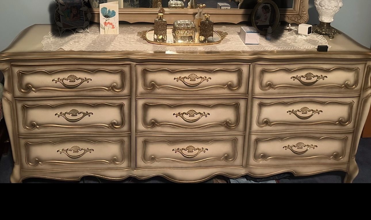 Bassett French 6 Piece Bedroom Set