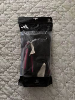 Soccer shin guards size medium in youth