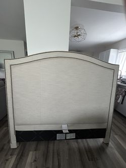 Ethan Allen Isabel Custom Headboard – Queen - Excellent Condition. Make Me An Offer!