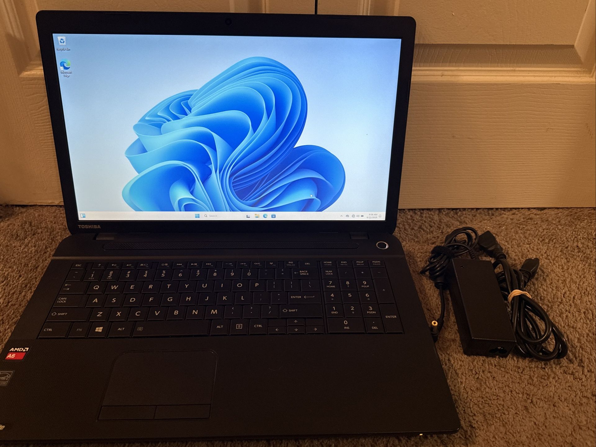 Toshiba Satellite C75D-B7260 17.3" AMD A6-6310, 16G RAM, 500GB HDD, Win11 W/CORD