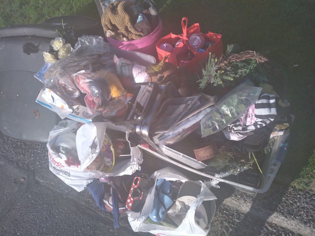 Lots Of Free Stuff ...crafting, Holiday Decor, Kids Toys And Shoes, DVD Player And More