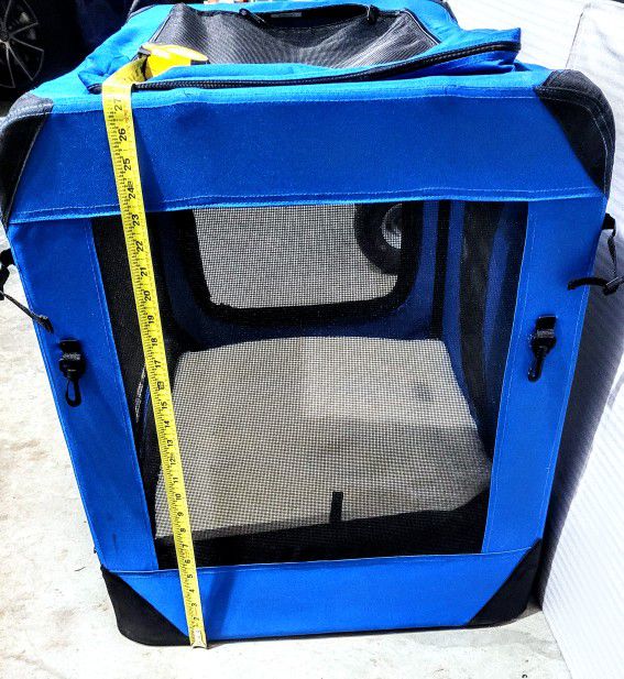 Near NEW: PET GEAR Collapsible Nylon Dog Crate