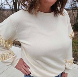 Medium ivory fringed sweater