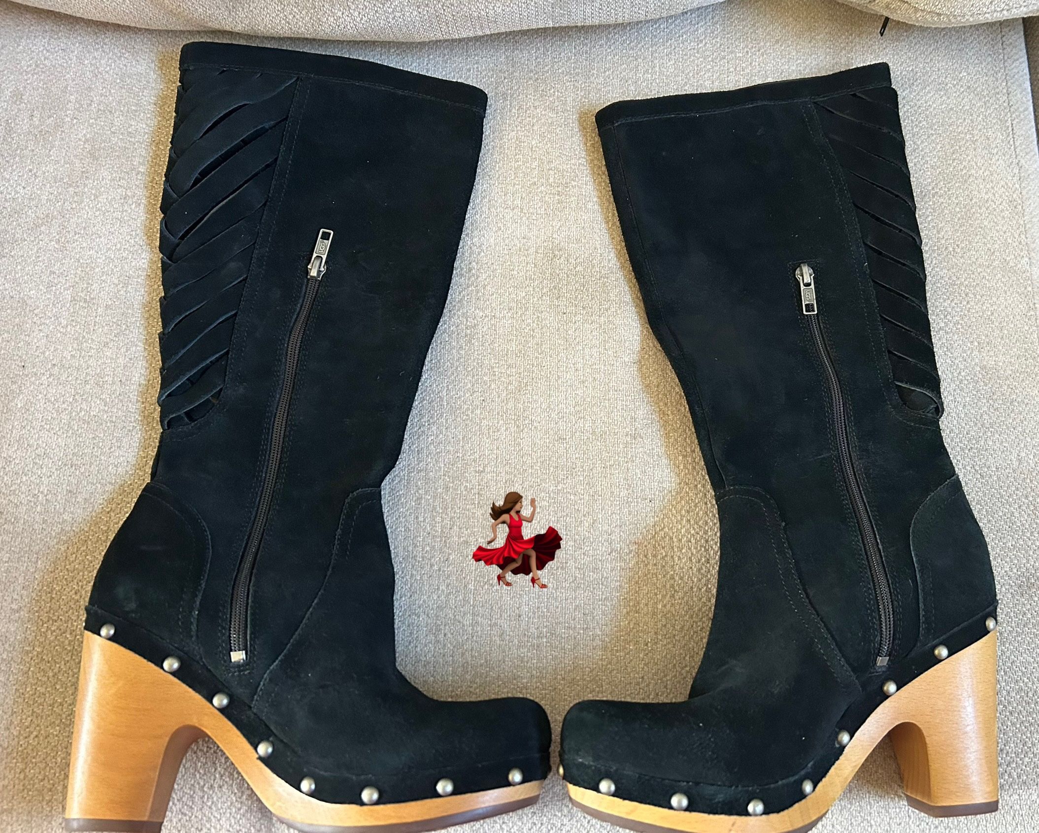 Brand New  Women UGGS  Size 6