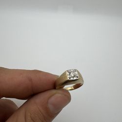 10k Diamond Ring 