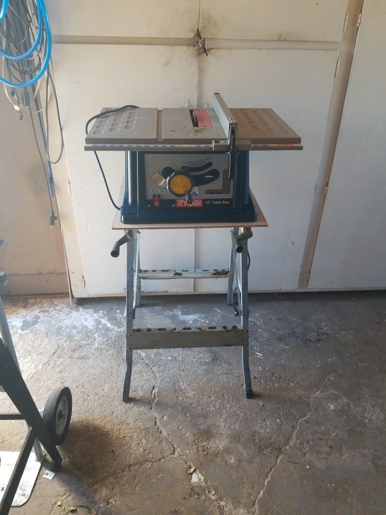 Rioby table Saw in excellent condition with the guard