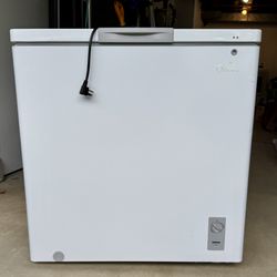Midea 7.0 cubic ft chest freezer