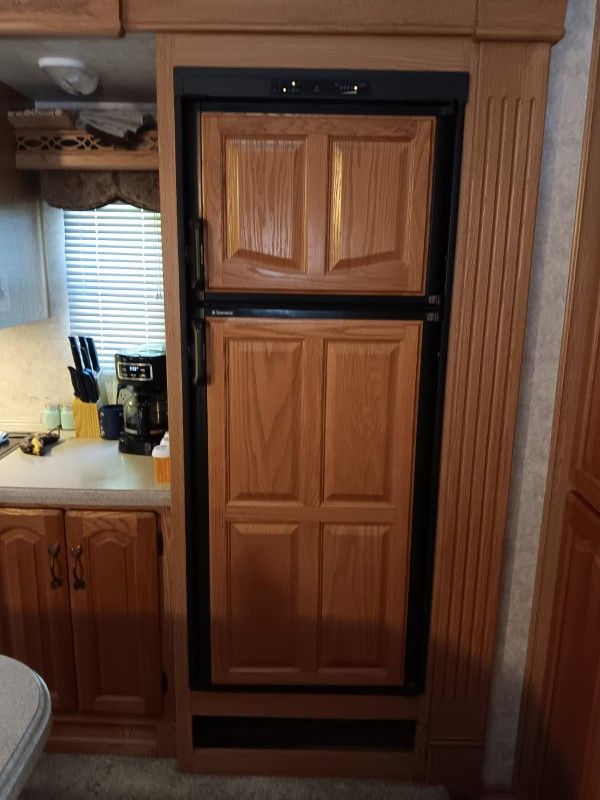 RV Dometic Refrigerator