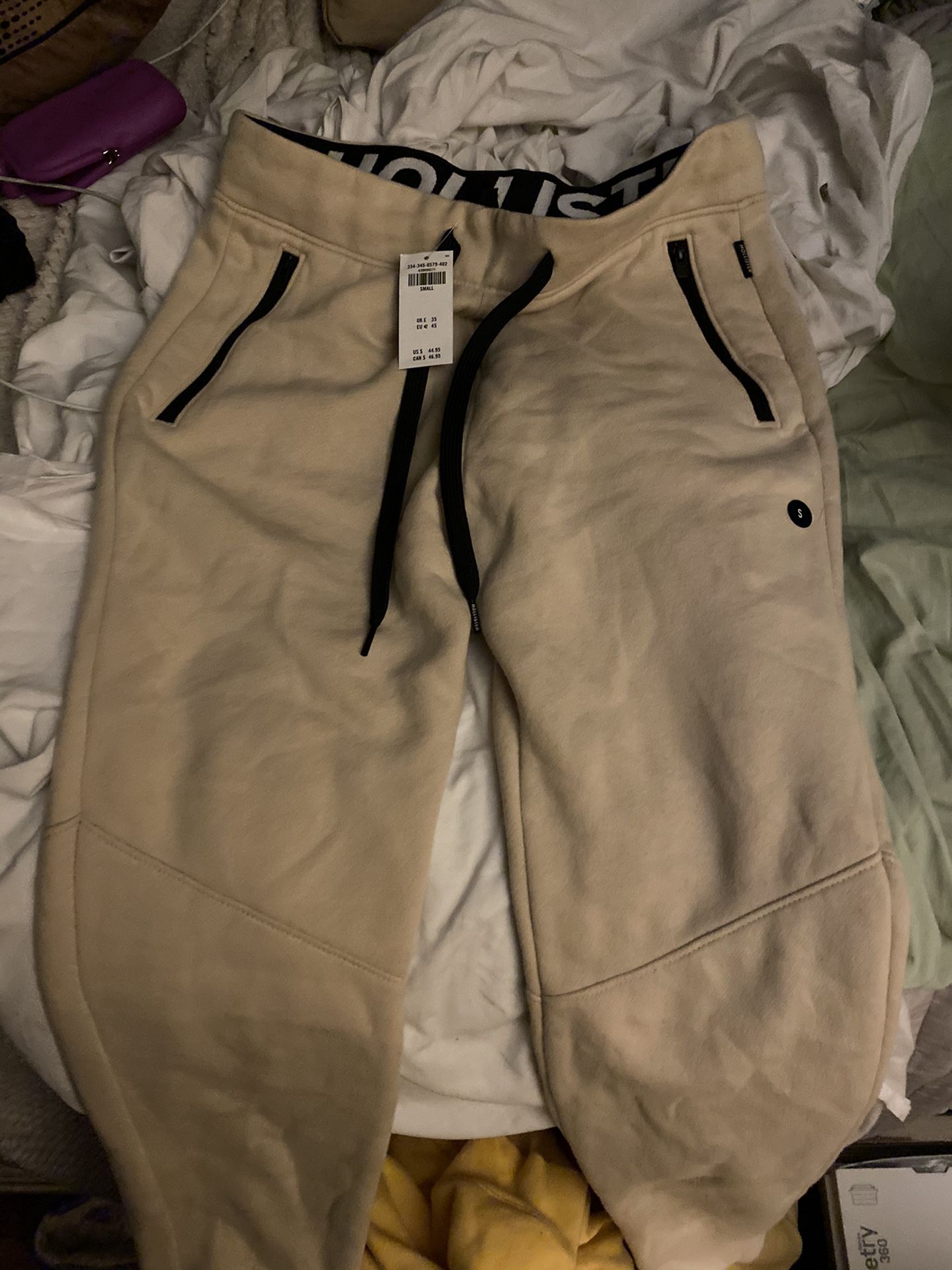 Hollister’s Men’s Joggers