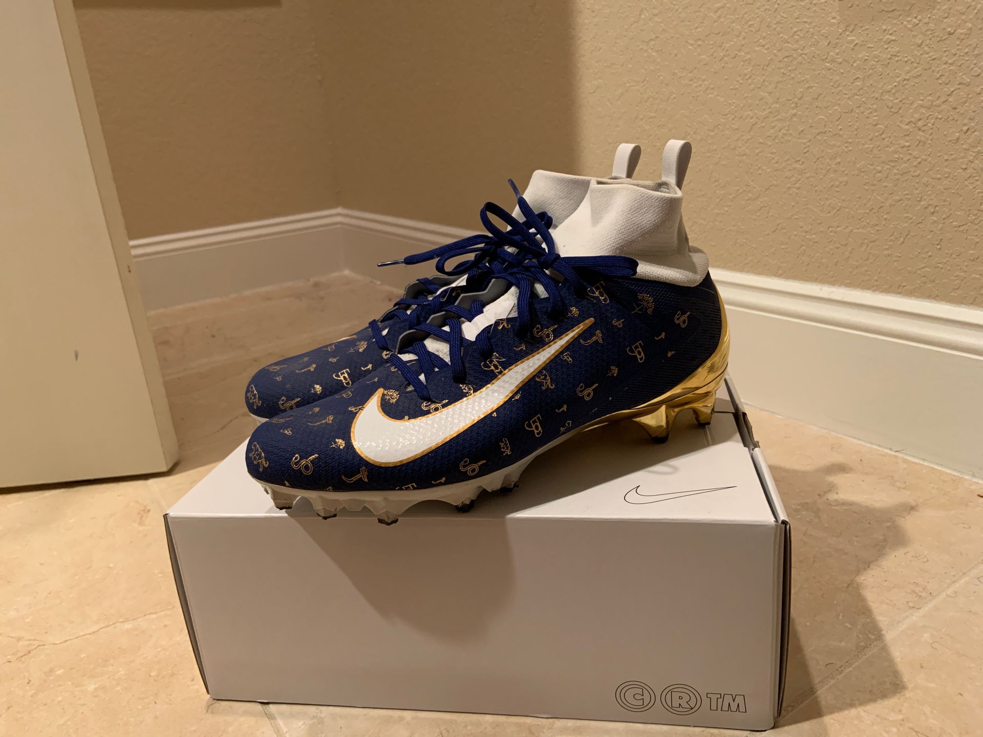 Nike Football Cleats ( Size 10.5)