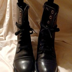 Like New Combat Boots SZ 6 Universal Thread