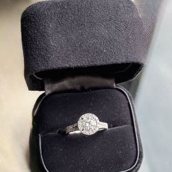 Diamond Halo Engagement Ring 