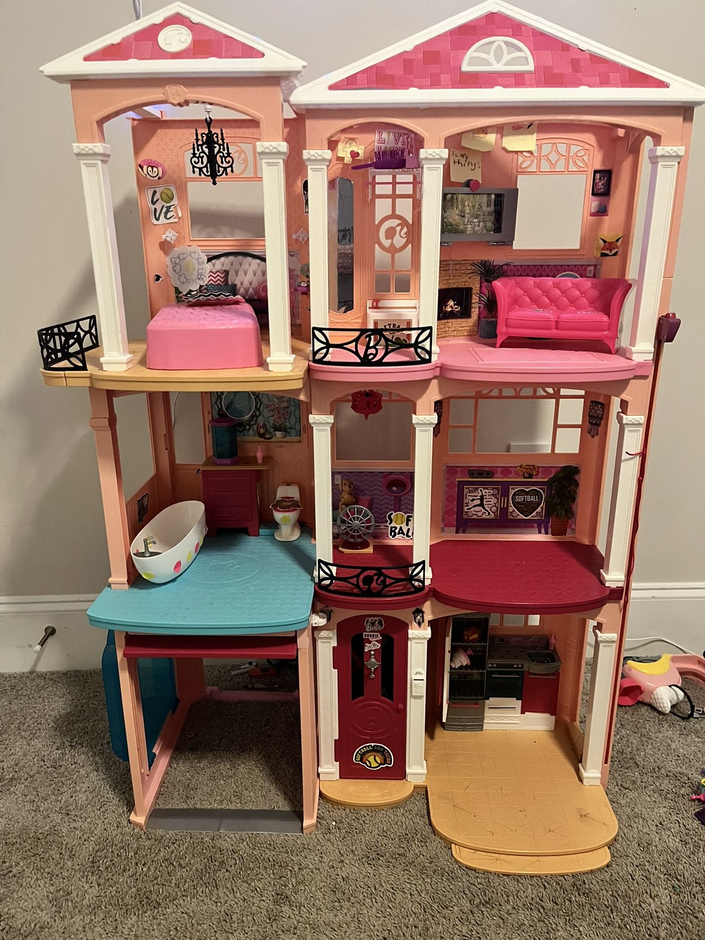 Barbie Dream House And Camper