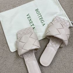 Bottega Veneta Slides 9,5