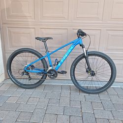 TREK MARLIN 5 MOUNTAIN BIKE 27.5 INCH LIKE NEW ( SMALL)