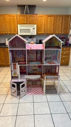 Barbie doll house
