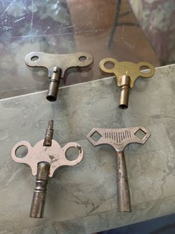 Old clock wind up keys/4