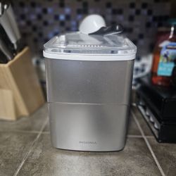 Insignia Ice Maker