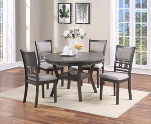 Round dining table set