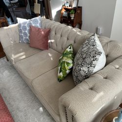 Classic Tufted Couch 