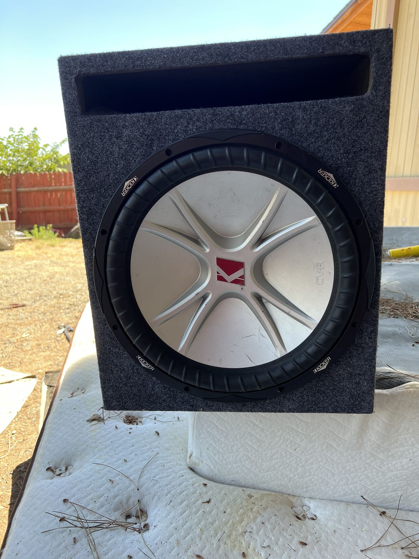 KICKER CompVR CVR15 - Subwoofer - 500 Watt - 15" In Ported Box $150 Or Trade