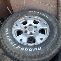 4 wheels complete  rims Tacoma toyota