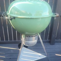 Weber Kettle 22in 70th Anniversary Charcoal Grill Diner Green
