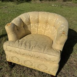 Yellow Chair (worm)