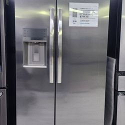 SIDE BY SIS FRIGIDAIRE REFRIGERATOR  WITH WATER AND ICE DISPENSER  1 YEAR WARRANTY/1 AÑO GARANTIA POR ESCRITO 