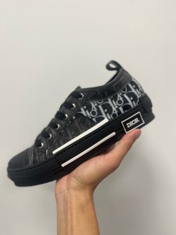 Dior B23’s