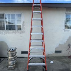 10ft 300lb Step Ladder Like New 