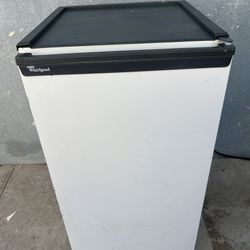 Whirlpool Mini Refrigerador 