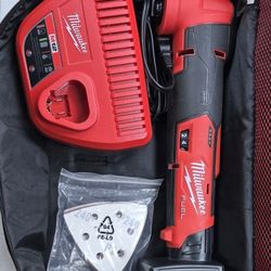 LIKE NEW MILWAUKEE FUEL M12 MULTI-TOOL WITH 3.0 BATTERY AND CHARGER IN BAG FOR 120$ PRICE FIRM 