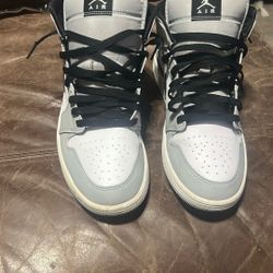 Jordan 1 Mid Light Smoke Grey 
