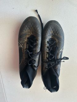 Nike Men Nike Black and Gold Soccer Cleats Size 9 1/2