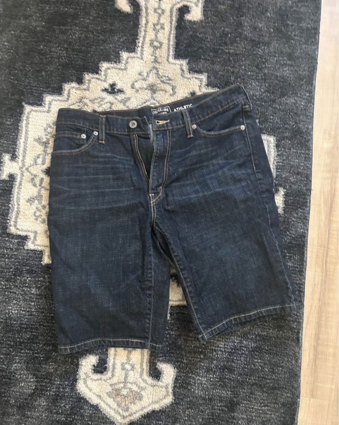 Levi Jorts Size 32/34 Brand New 