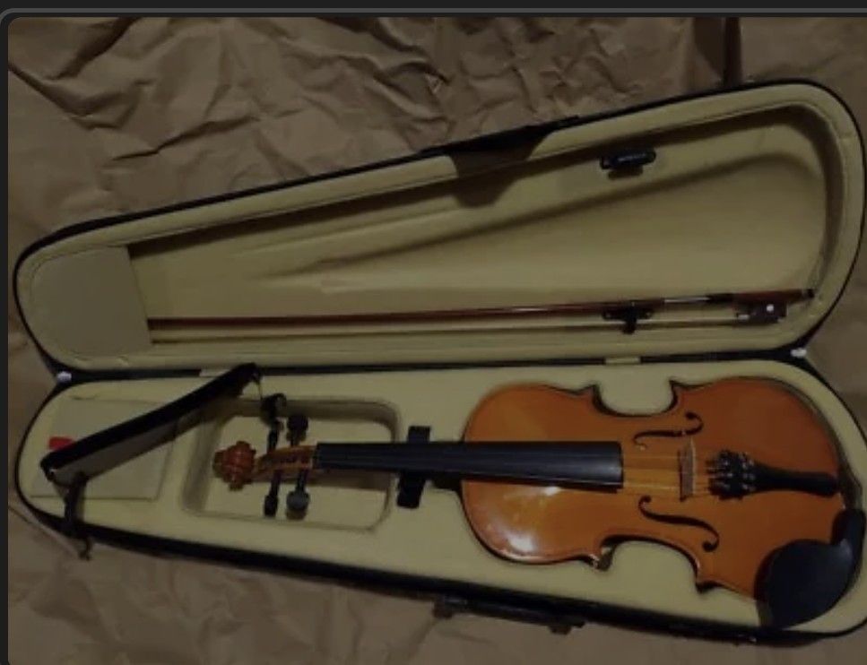 4x4 Violen With Bow And Case