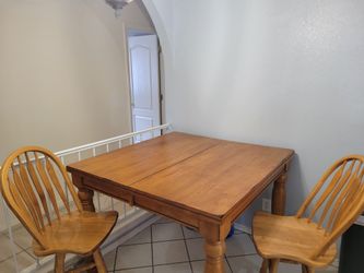 CLASSIC, SOLID WOOD HIGH TABLE W/ BAR STOOLS