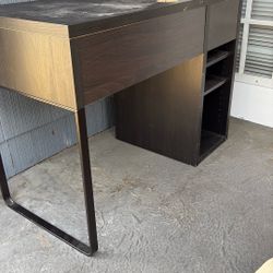 Desk. UW Area