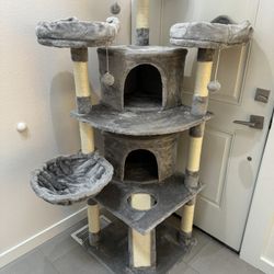 Huge Brand New Never User Cat Tree. PRICE FIRM. Won’t Respond To Lower Offers.