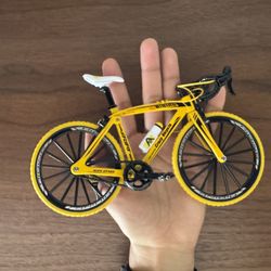 Miniature Bike | Road Bike | 1:10 Scale | Cycling Toy