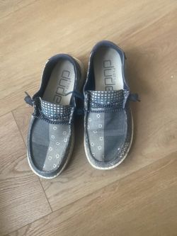 Hey dude women’s size 5 shoes