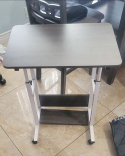 Adjustable Height Rolling Laptop Desk / Mobile Workstation – New